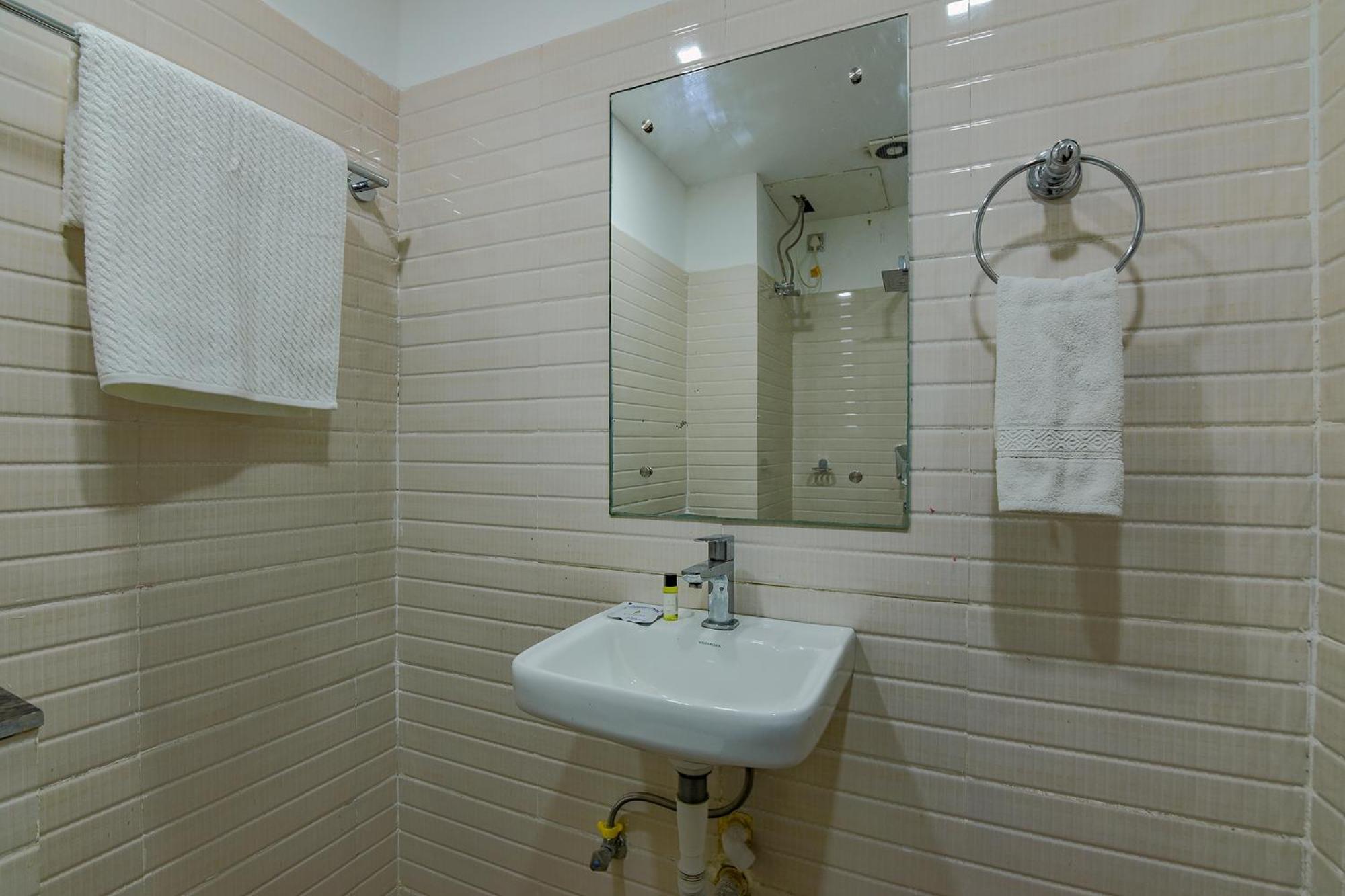 Fabhotel Middleton Desire - Nr Niladri Vihar Square Bhubaneswar Exteriör bild